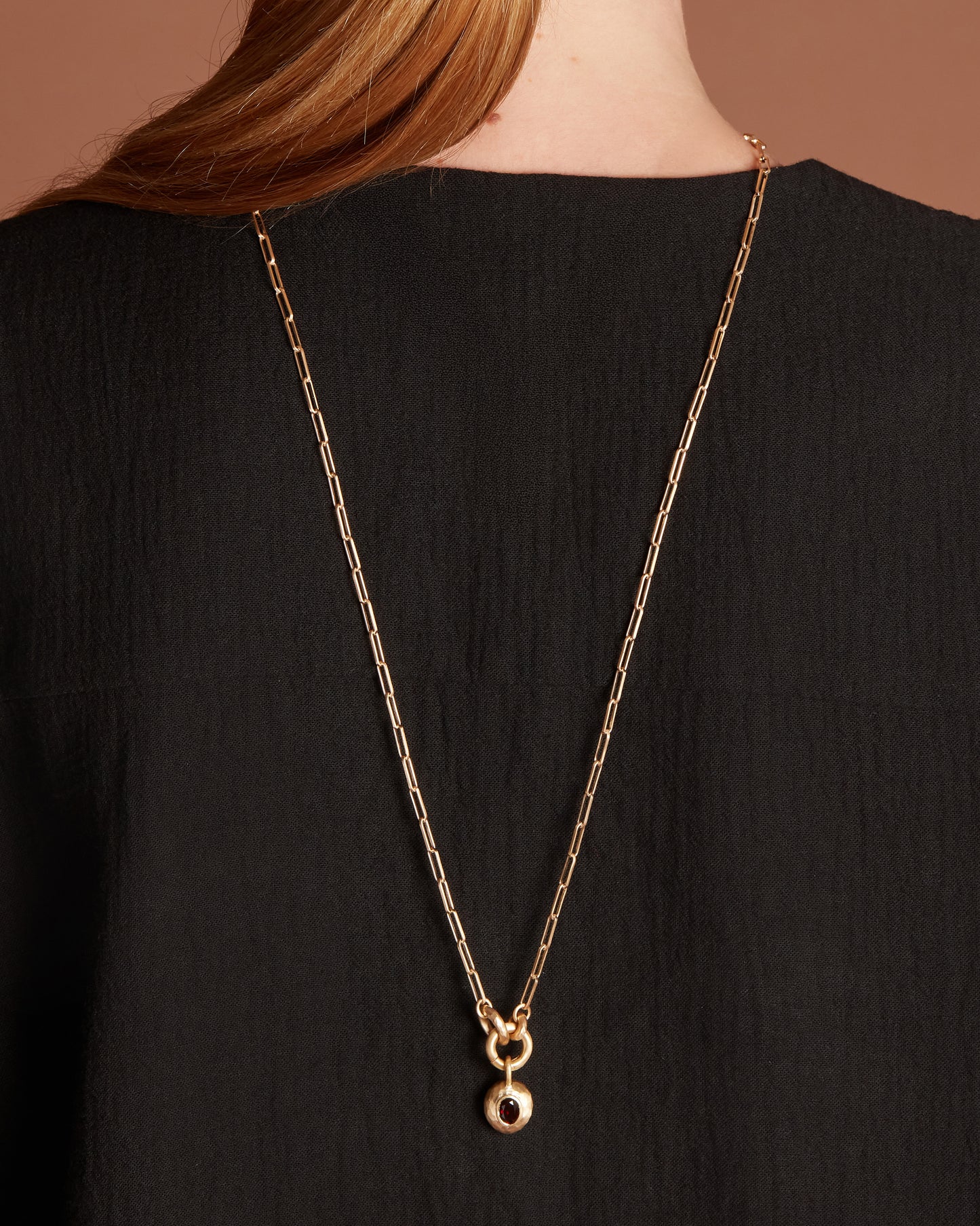 Voyage Necklace Clip Chain Light with Sasso Charm Red Garnet