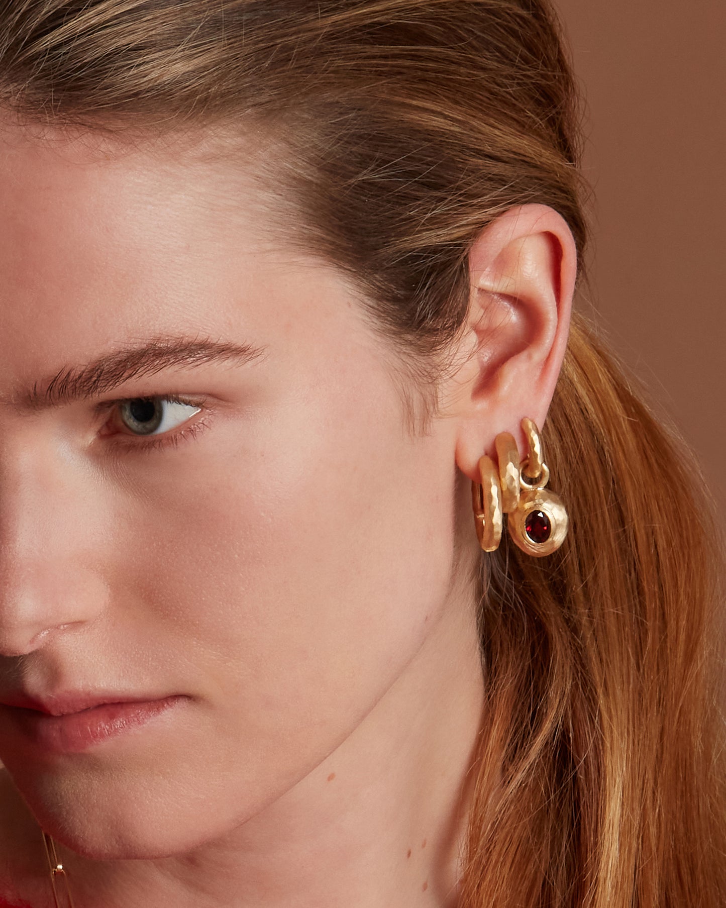 Wander Hoops Small with Sasso Charms Red Garnet