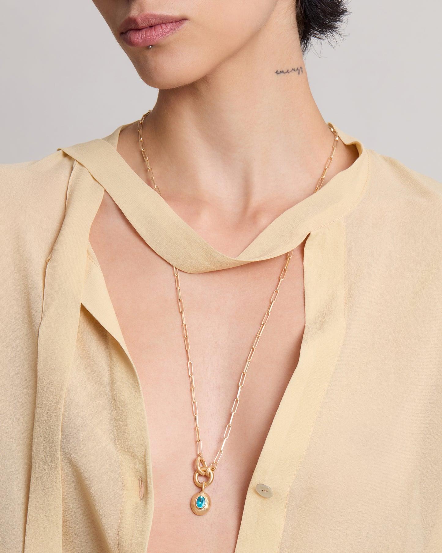 Voyage Necklace Clip Chain Light with Sasso Charm Apatite Small