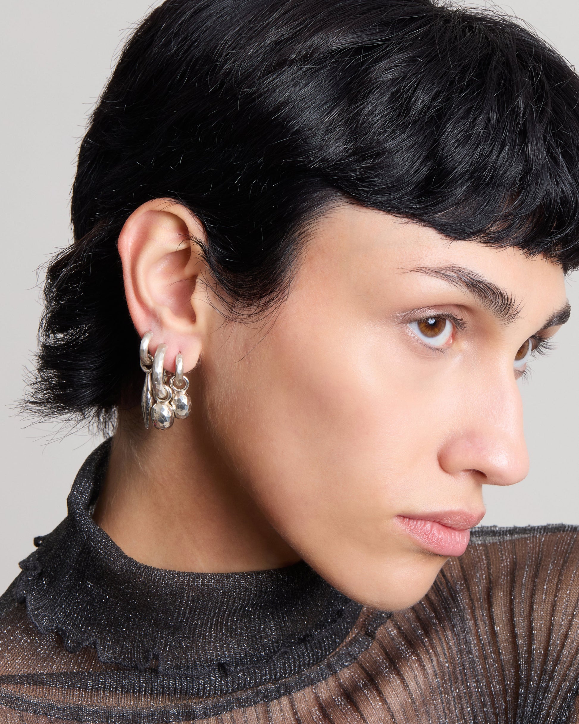 Wander Hoops Medium with Sasso Charms Medium Natural Silver