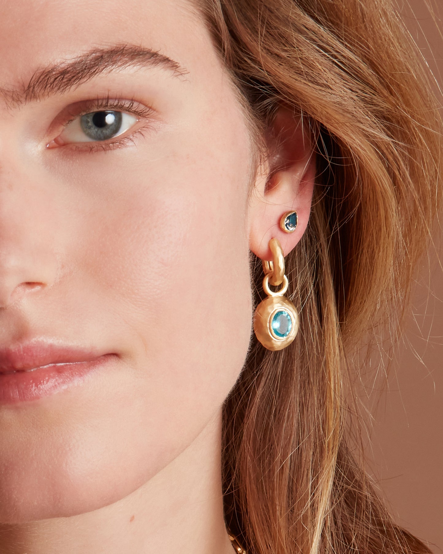 Orecchini Wander Medi con Ciondoli Sasso Apatite